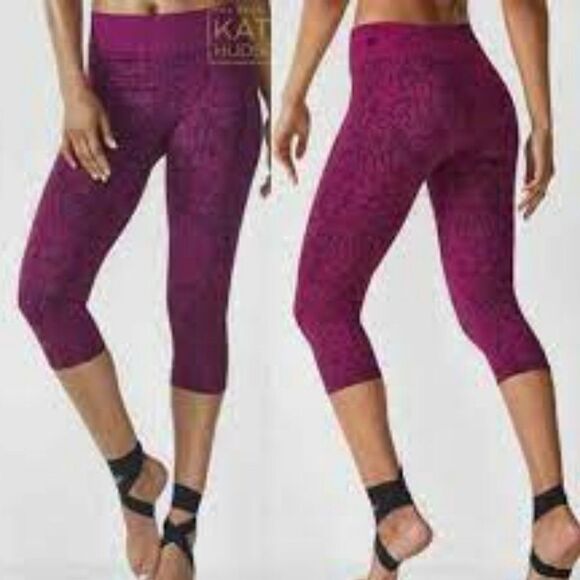 FABLETICS SEAMLESS PRINTED CAPRI LEGGING FUSCHIA WITH FLORAL COMPRESSION SIZE M? - Picture 2 of 7